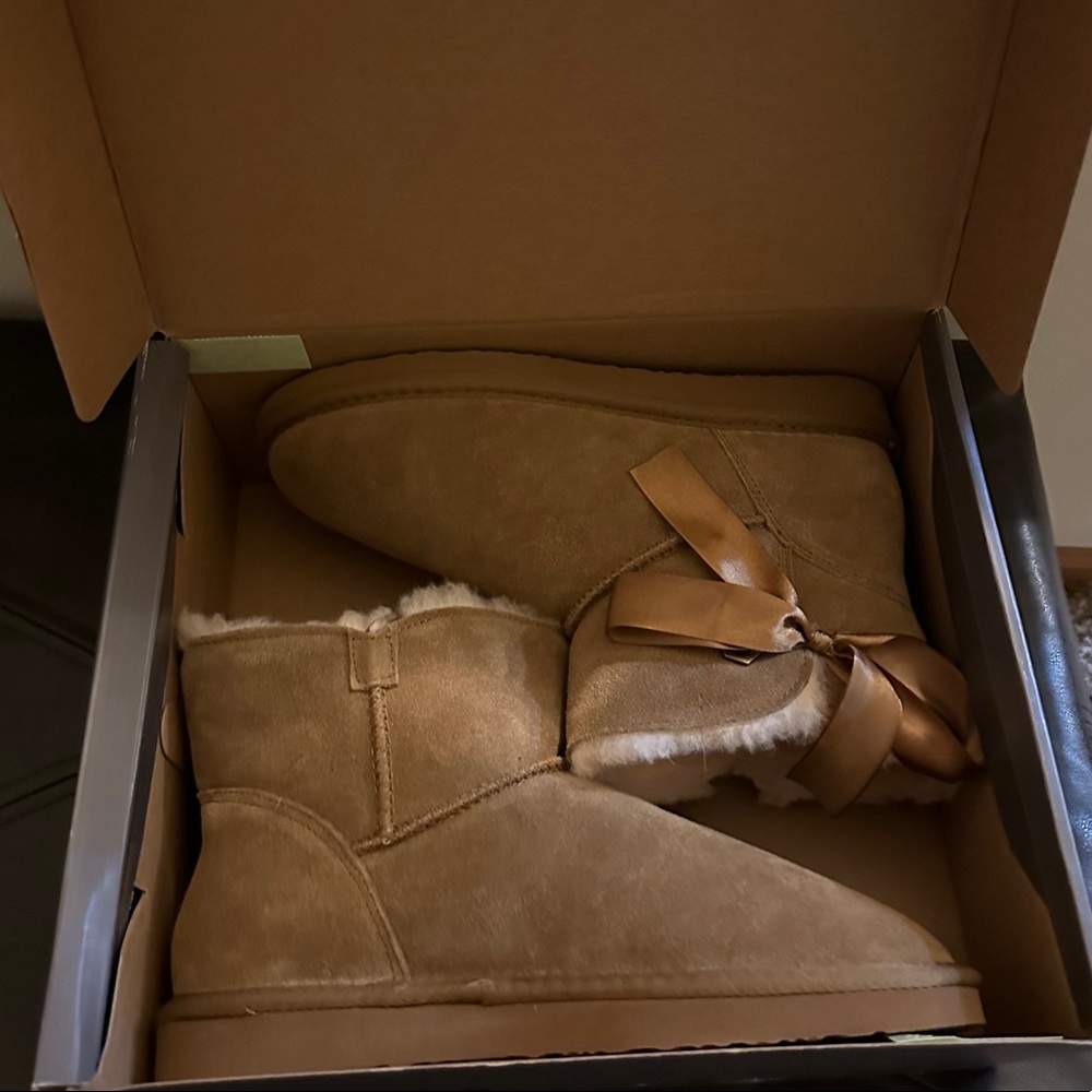 Bearpaw Tan women’s boots